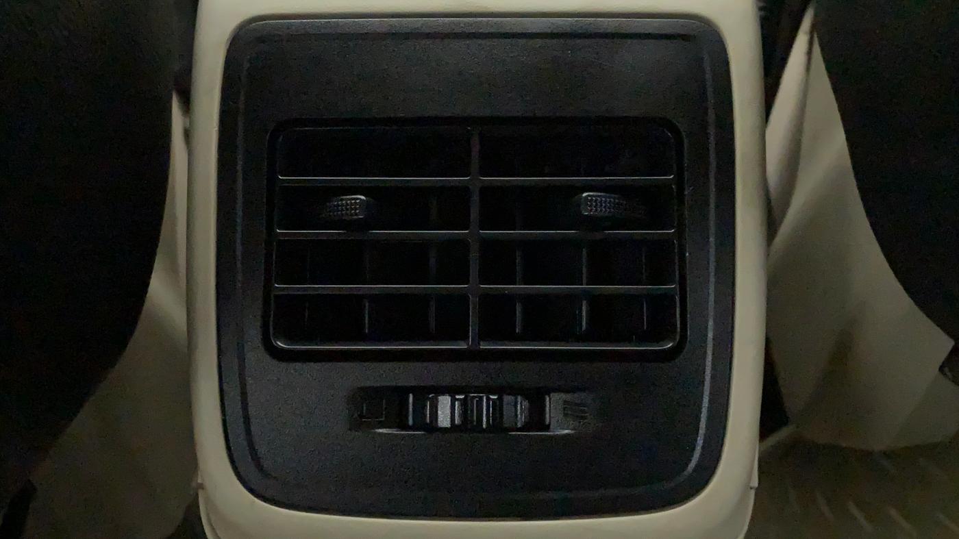 2017 Maruti Dzire VXI AMT, Petrol, Automatic, 32,006 km, Rear AC Vents