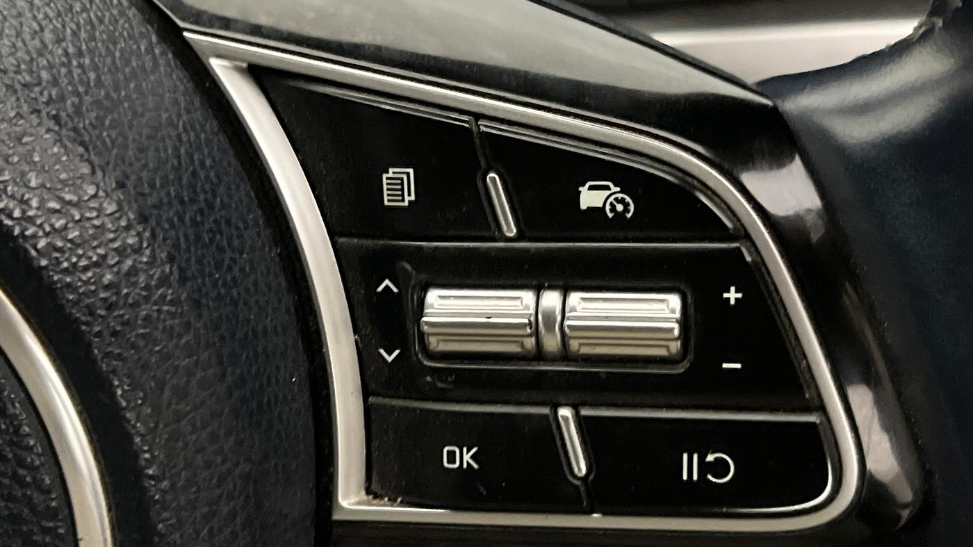 2022 KIA CARENS LUXURY PLUS 1.4 PETROL 7 STR, Petrol, Manual, 37,223 km, Adaptive Cruise Control