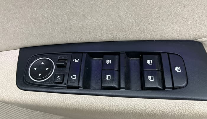 2022 KIA CARENS LUXURY PLUS 1.4 PETROL 7 STR, Petrol, Manual, 37,223 km, Driver Side Door Panels Control