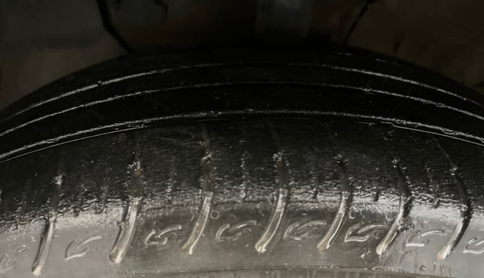 2022 KIA CARENS LUXURY PLUS 1.4 PETROL 7 STR, Petrol, Manual, 37,223 km, Left Front Tyre Tread