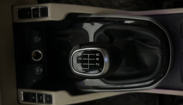 2022 KIA CARENS LUXURY PLUS 1.4 PETROL 7 STR, Petrol, Manual, 37,223 km, Gear Lever