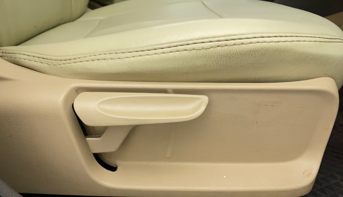2016 Volkswagen Vento HIGHLINE PETROL AT, Petrol, Automatic, 91,853 km, Driver Side Adjustment Panel