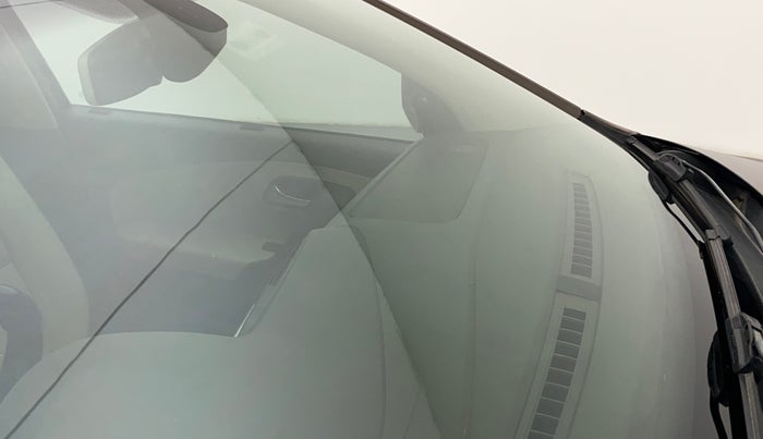 2016 Volkswagen Vento HIGHLINE PETROL AT, Petrol, Automatic, 91,853 km, Front windshield - Minor spot on windshield
