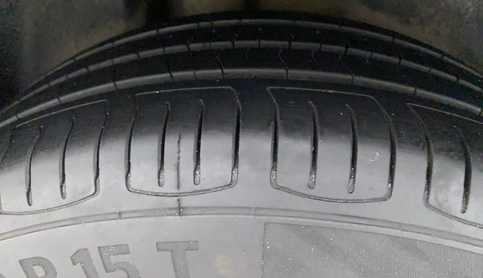 2016 Volkswagen Vento HIGHLINE PETROL AT, Petrol, Automatic, 91,853 km, Right Rear Tyre Tread
