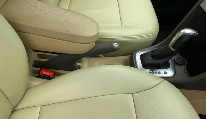 2016 Volkswagen Vento HIGHLINE PETROL AT, Petrol, Automatic, 91,853 km, Gear Lever