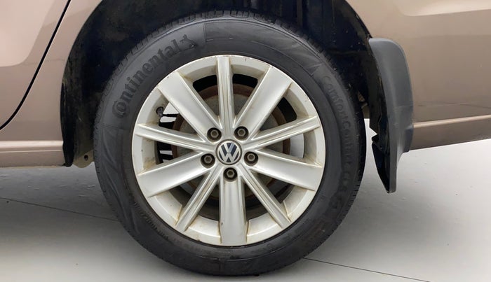 2016 Volkswagen Vento HIGHLINE PETROL AT, Petrol, Automatic, 91,853 km, Left Rear Wheel