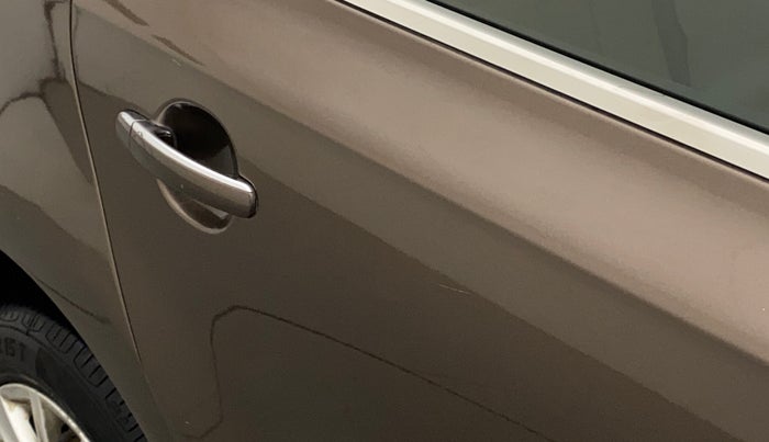 2016 Volkswagen Vento HIGHLINE PETROL AT, Petrol, Automatic, 91,853 km, Right rear door - Minor scratches