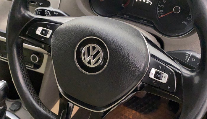 2016 Volkswagen Vento HIGHLINE PETROL AT, Petrol, Automatic, 91,853 km, Steering wheel - Phone control not functional