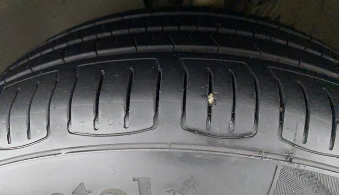 2016 Volkswagen Vento HIGHLINE PETROL AT, Petrol, Automatic, 91,853 km, Left Front Tyre Tread