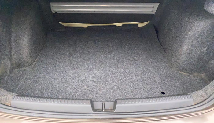 2016 Volkswagen Vento HIGHLINE PETROL AT, Petrol, Automatic, 91,853 km, Boot Inside