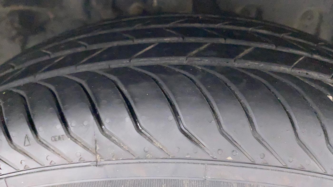 2017 Ford Ecosport TITANIUM 1.5L PETROL AT, Petrol, Automatic, 72,538 km, Right Front Tyre Tread