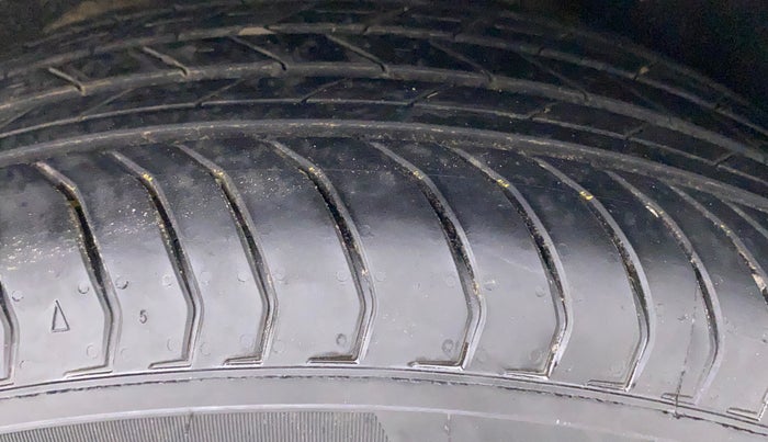 2017 Ford Ecosport TITANIUM 1.5L PETROL AT, Petrol, Automatic, 72,538 km, Left Rear Tyre Tread