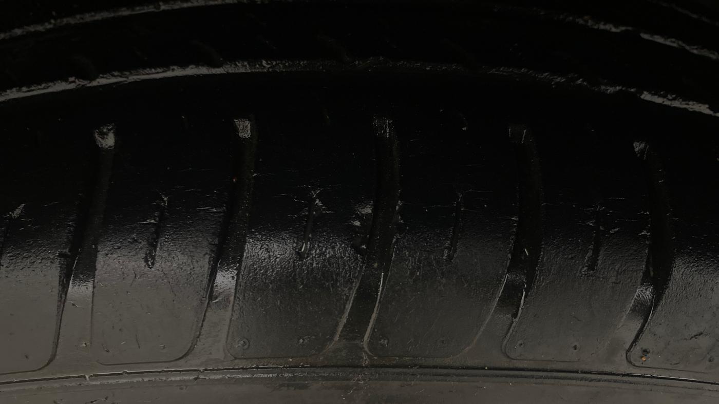 2021 Maruti Swift VXI, CNG, Manual, 52,040 km, Left Front Tyre Tread
