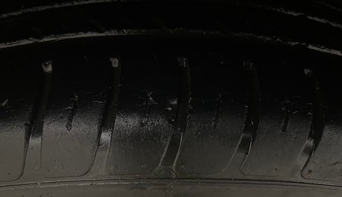 2021 Maruti Swift VXI, CNG, Manual, 52,040 km, Left Front Tyre Tread