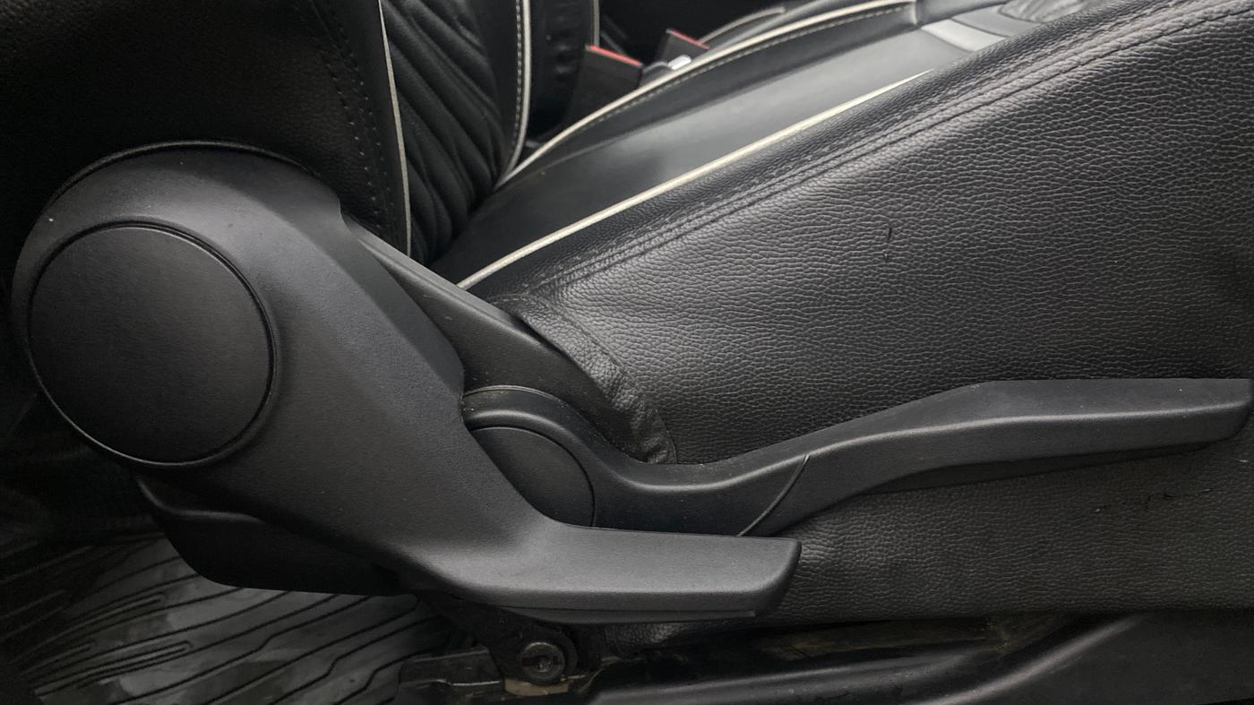 2021 Maruti Swift VXI, CNG, Manual, 52,040 km, Driver Side Adjustment Panel