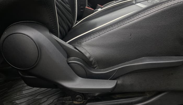 2021 Maruti Swift VXI, CNG, Manual, 52,040 km, Driver Side Adjustment Panel