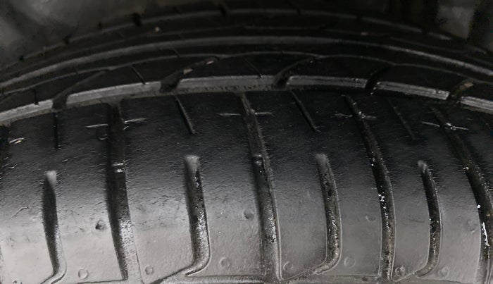2017 Maruti Swift Dzire VXI (O), Petrol, Manual, 40,161 km, Left Rear Tyre Tread