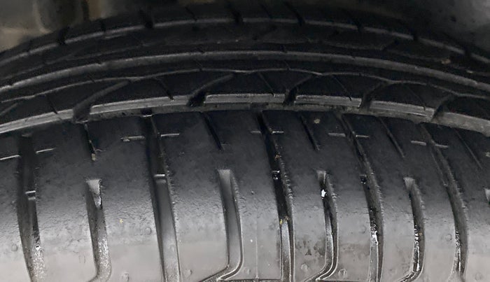 2017 Maruti Swift Dzire VXI (O), Petrol, Manual, 40,161 km, Right Rear Tyre Tread