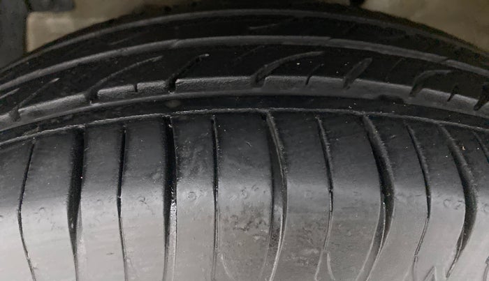 2017 Maruti Swift Dzire VXI (O), Petrol, Manual, 40,161 km, Left Front Tyre Tread