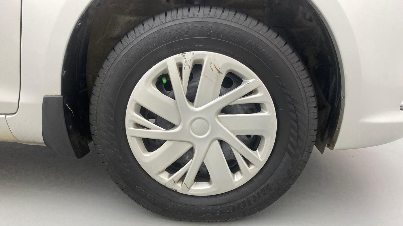 2017 Maruti Swift Dzire VXI (O), Petrol, Manual, 40,161 km, Right Front Wheel