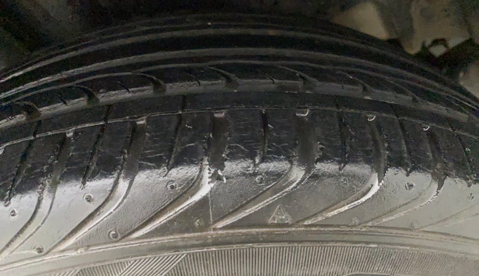 2016 Skoda Rapid 1.6 MPI ACTIVE, Petrol, Manual, 38,766 km, Left Rear Tyre Tread