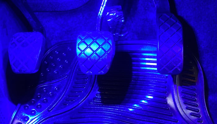 2016 Skoda Rapid 1.6 MPI ACTIVE, Petrol, Manual, 38,766 km, Pedals