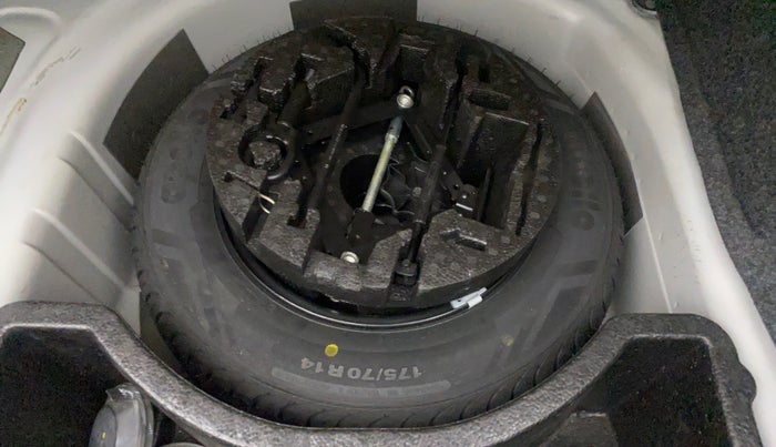 2016 Skoda Rapid 1.6 MPI ACTIVE, Petrol, Manual, 38,766 km, Spare Tyre