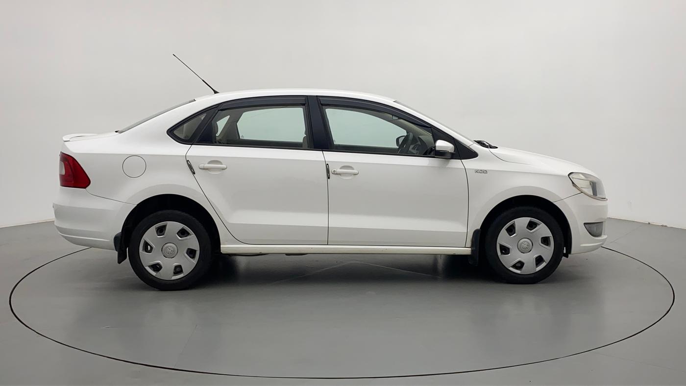 2016 Skoda Rapid 1.6 MPI ACTIVE, Petrol, Manual, 38,766 km, Right Side