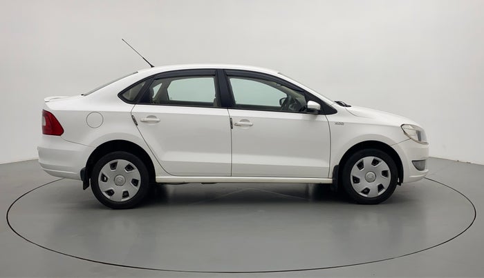 2016 Skoda Rapid 1.6 MPI ACTIVE, Petrol, Manual, 38,766 km, Right Side