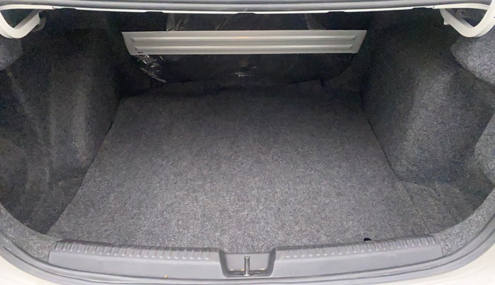 2016 Skoda Rapid 1.6 MPI ACTIVE, Petrol, Manual, 38,766 km, Boot Inside