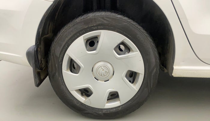 2016 Skoda Rapid 1.6 MPI ACTIVE, Petrol, Manual, 38,766 km, Right Rear Wheel