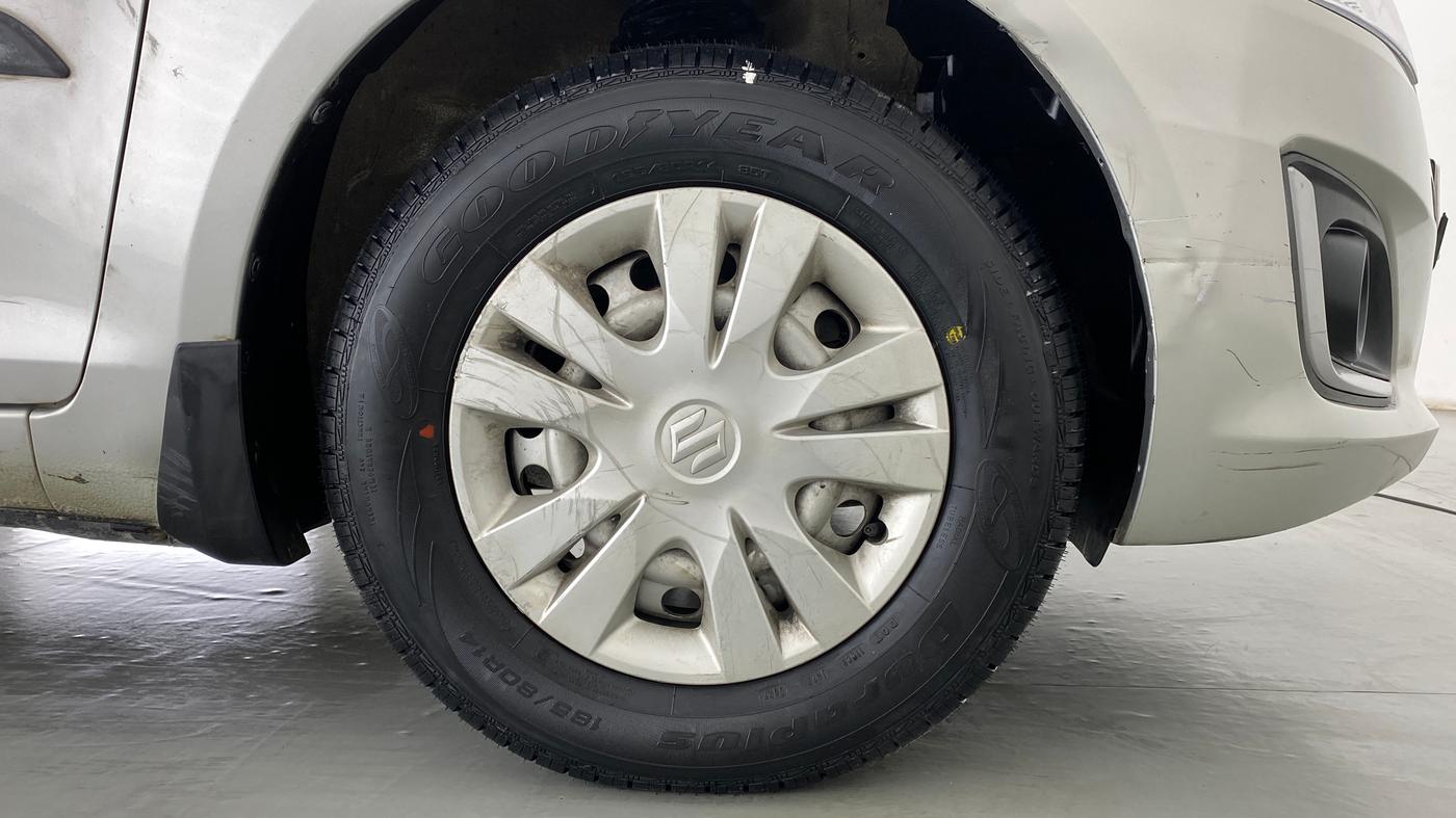 2017 Maruti Swift LXI (O), Petrol, Manual, 43,904 km, Right Front Wheel