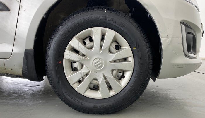 2017 Maruti Swift LXI (O), Petrol, Manual, 43,904 km, Right Front Wheel