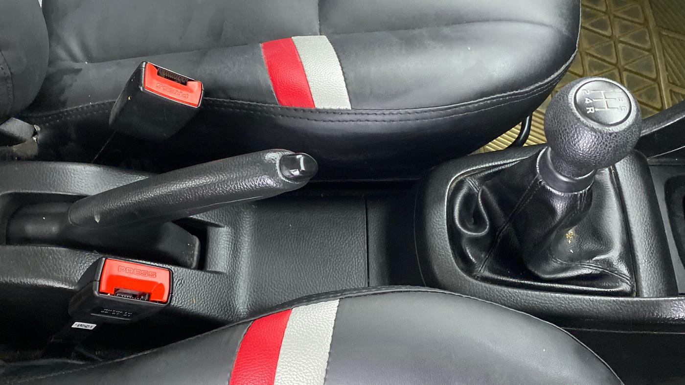 2017 Maruti Swift LXI (O), Petrol, Manual, 43,904 km, Gear Lever
