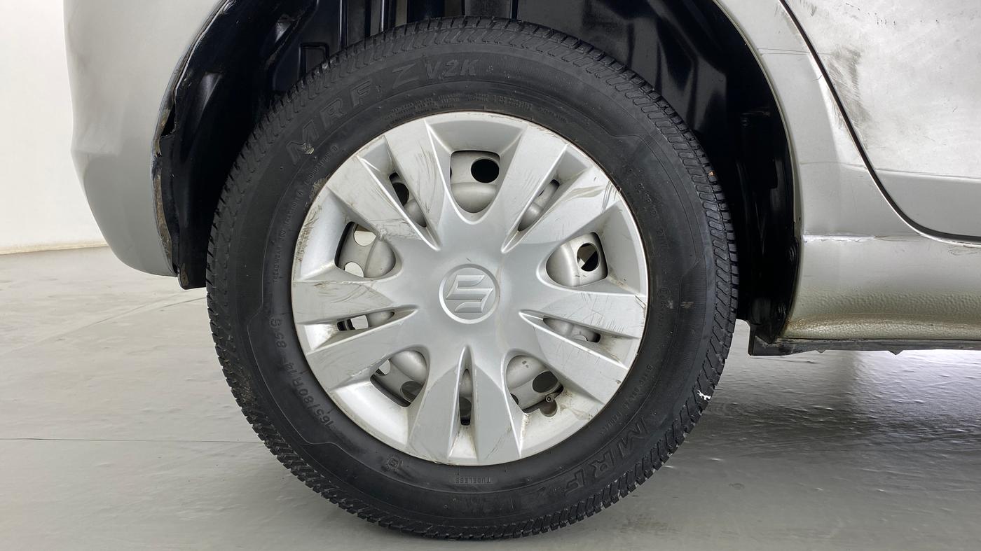 2017 Maruti Swift LXI (O), Petrol, Manual, 43,904 km, Right Rear Wheel
