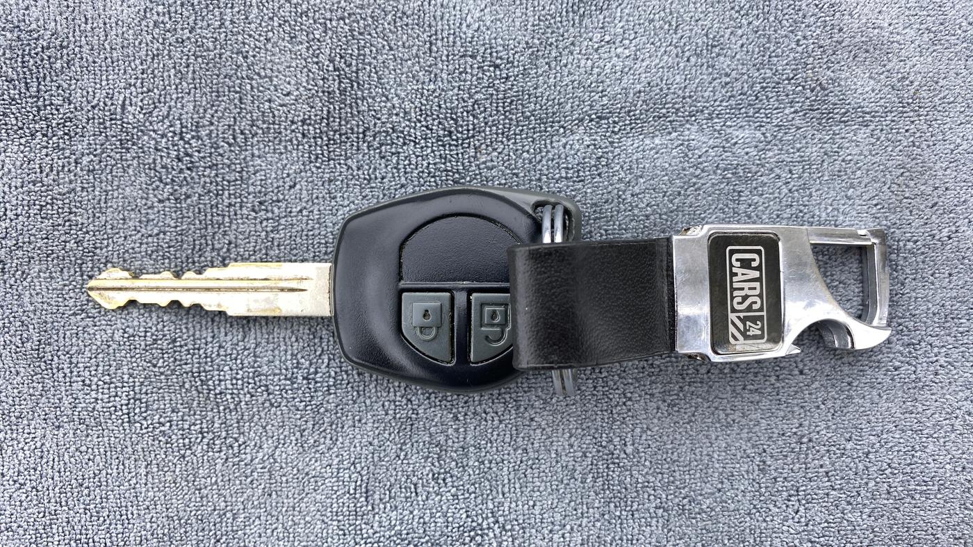 2017 Maruti Swift LXI (O), Petrol, Manual, 43,904 km, Key Close Up