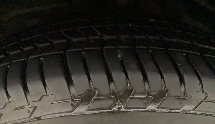 2017 Mahindra XUV500 W6 AT, Diesel, Automatic, 63,143 km, Left Front Tyre Tread