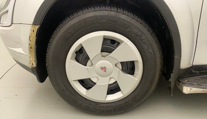 2017 Mahindra XUV500 W6 AT, Diesel, Automatic, 63,143 km, Left Front Wheel
