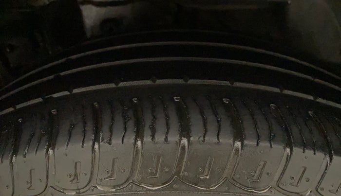 2017 Mahindra XUV500 W6 AT, Diesel, Automatic, 63,143 km, Right Rear Tyre Tread