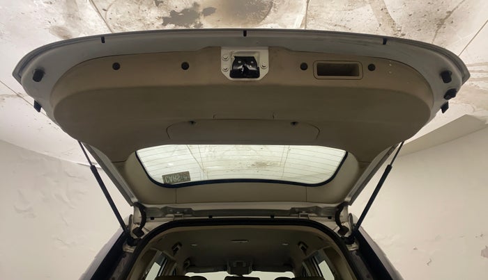 2017 Mahindra XUV500 W6 AT, Diesel, Automatic, 63,143 km, Boot Door Open