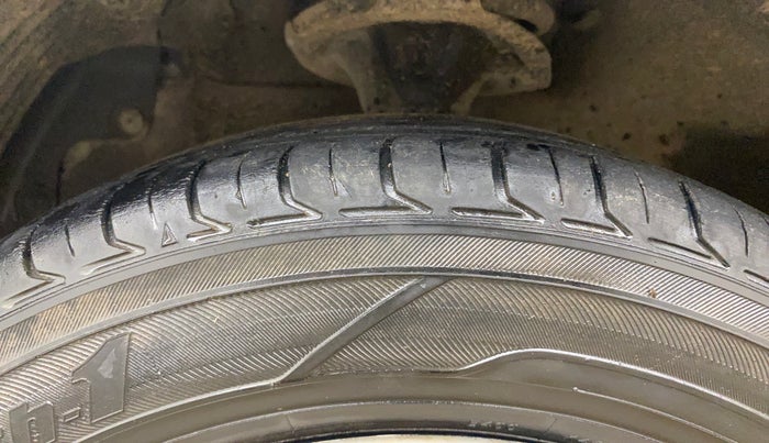 2013 Hyundai Eon MAGNA +, Petrol, Manual, 58,099 km, Left Front Tyre Tread