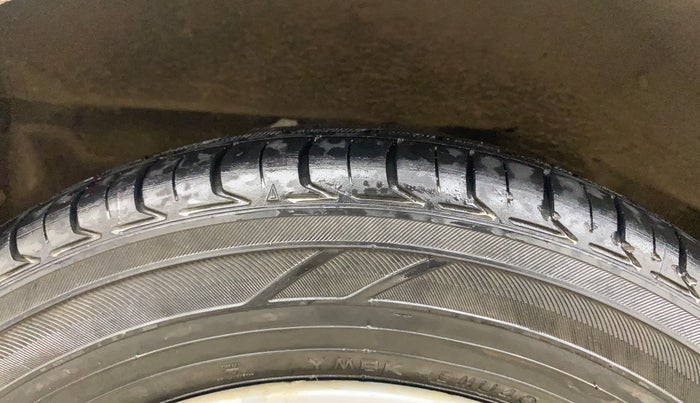 2013 Hyundai Eon MAGNA +, Petrol, Manual, 58,099 km, Right Rear Tyre Tread