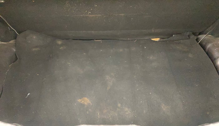 2013 Hyundai Eon MAGNA +, Petrol, Manual, 58,099 km, Boot Inside