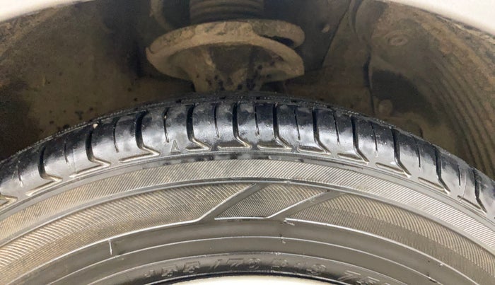 2013 Hyundai Eon MAGNA +, Petrol, Manual, 58,099 km, Right Front Tyre Tread