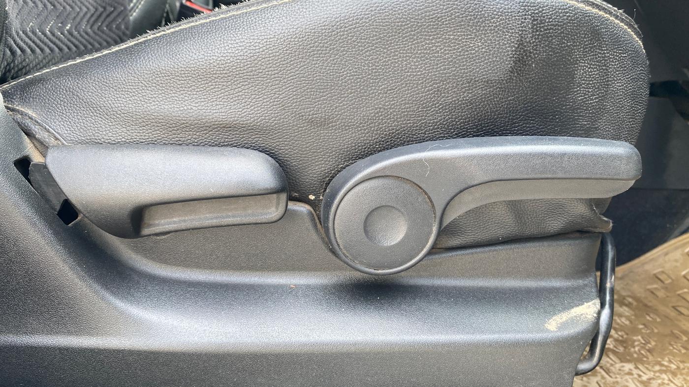 2016 Maruti Vitara Brezza VDI, Diesel, Manual, 65,000 km, Driver Side Adjustment Panel