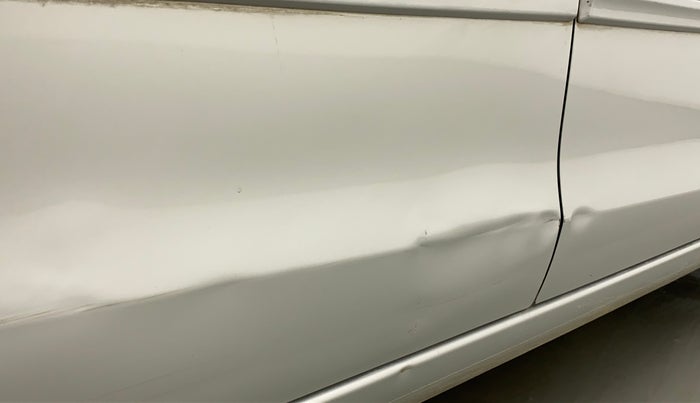 2014 Maruti Ertiga VXI, Petrol, Manual, 19,638 km, Right rear door - Slightly dented