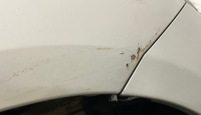 2014 Maruti Ertiga VXI, Petrol, Manual, 19,638 km, Right fender - Slight discoloration
