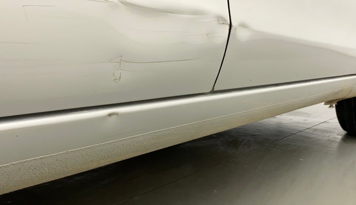 2014 Maruti Ertiga VXI, Petrol, Manual, 19,638 km, Right running board - Minor scratches