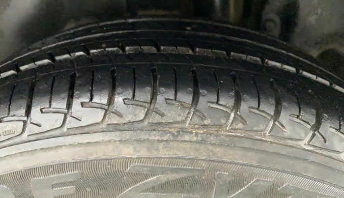 2014 Maruti Ertiga VXI, Petrol, Manual, 19,638 km, Left Rear Tyre Tread