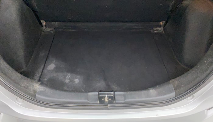 2016 Honda Jazz 1.5L I-DTEC V, Diesel, Manual, 83,337 km, Boot Inside